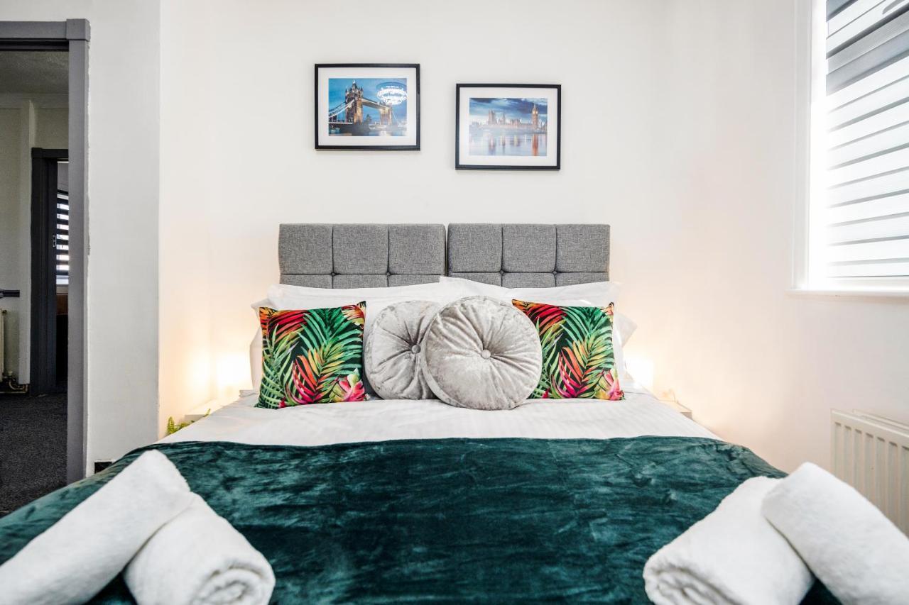 Heathrow 2-Bedroom Maisonette With Parking West Drayton  Ngoại thất bức ảnh