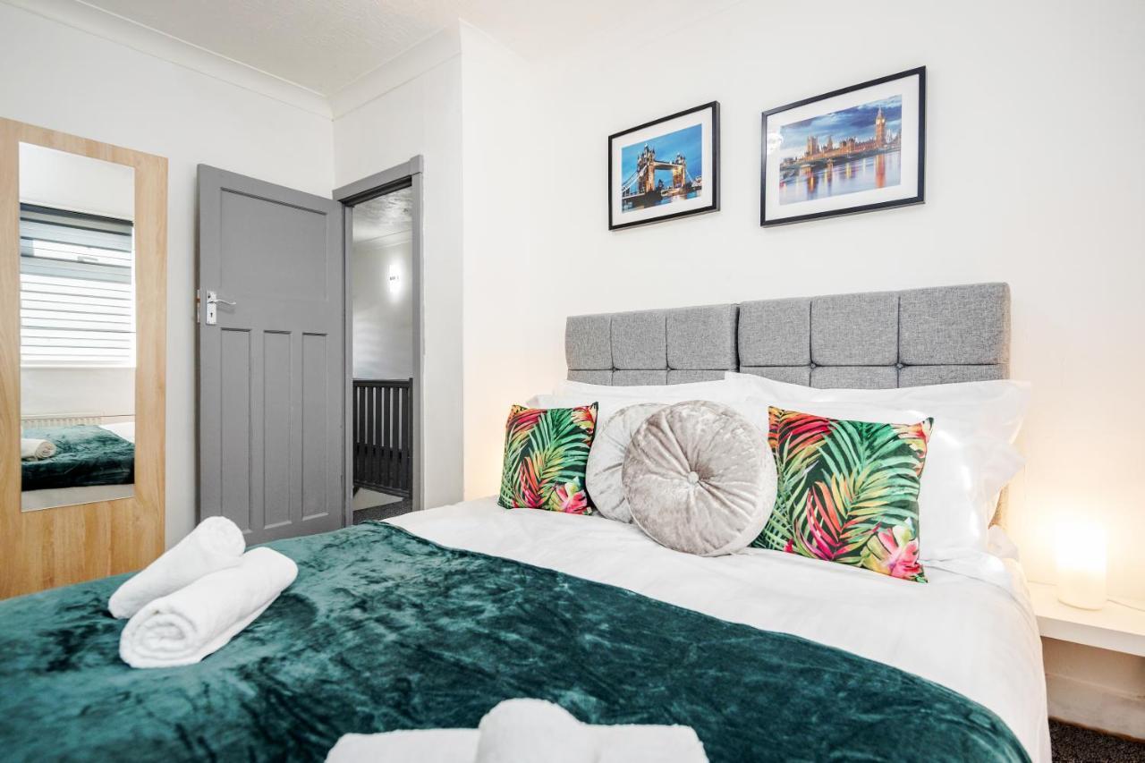 Heathrow 2-Bedroom Maisonette With Parking West Drayton  Ngoại thất bức ảnh