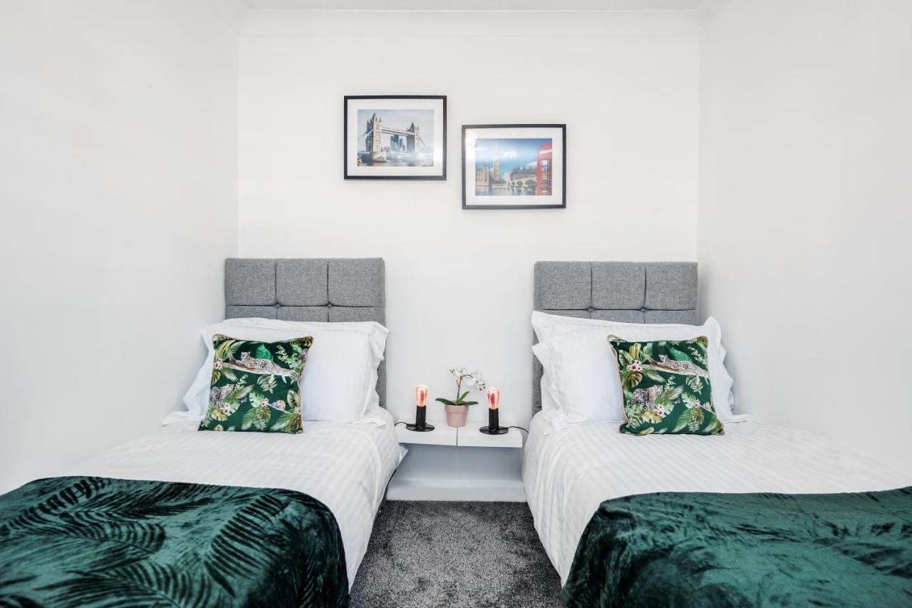 Heathrow 2-Bedroom Maisonette With Parking West Drayton  Ngoại thất bức ảnh