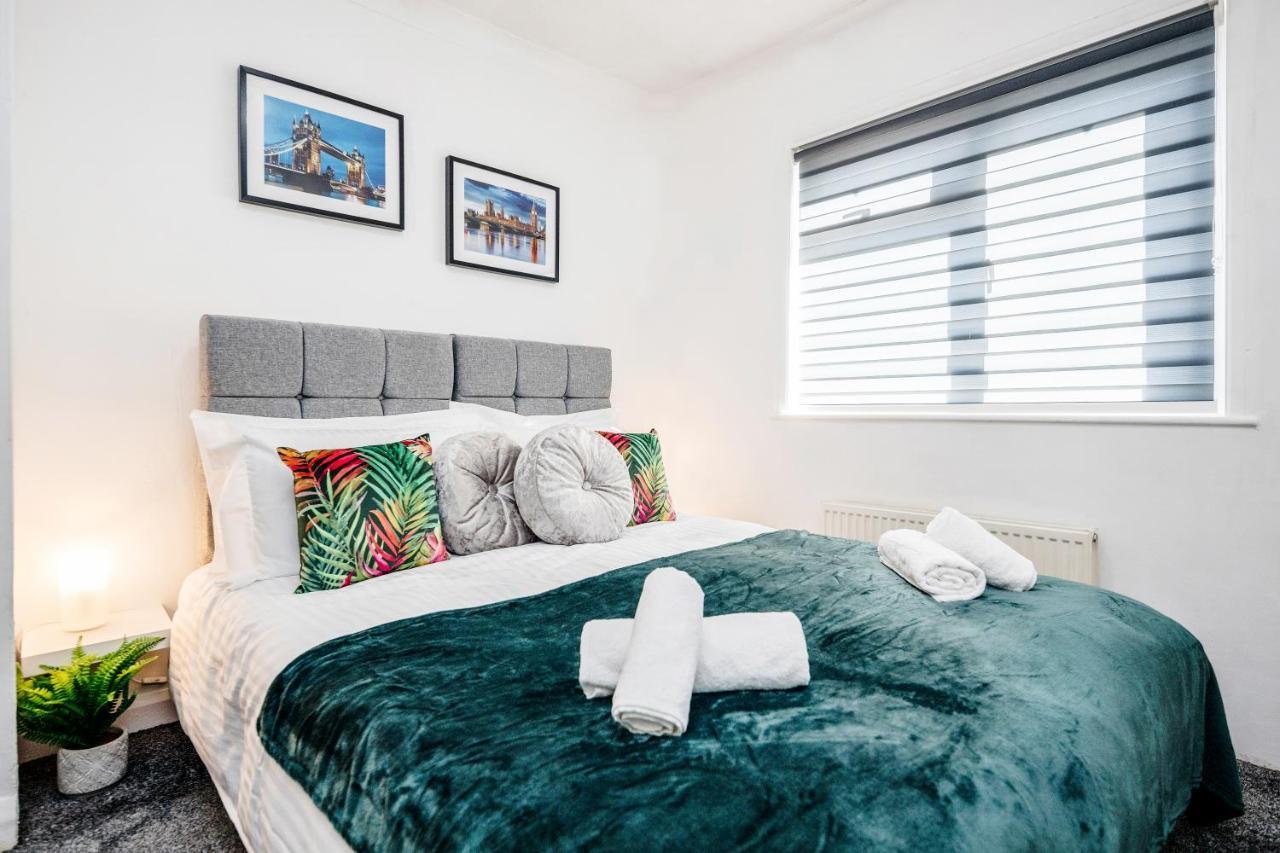 Heathrow 2-Bedroom Maisonette With Parking West Drayton  Ngoại thất bức ảnh