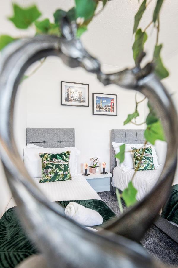 Heathrow 2-Bedroom Maisonette With Parking West Drayton  Ngoại thất bức ảnh