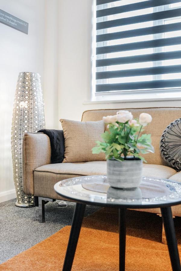 Heathrow 2-Bedroom Maisonette With Parking West Drayton  Ngoại thất bức ảnh